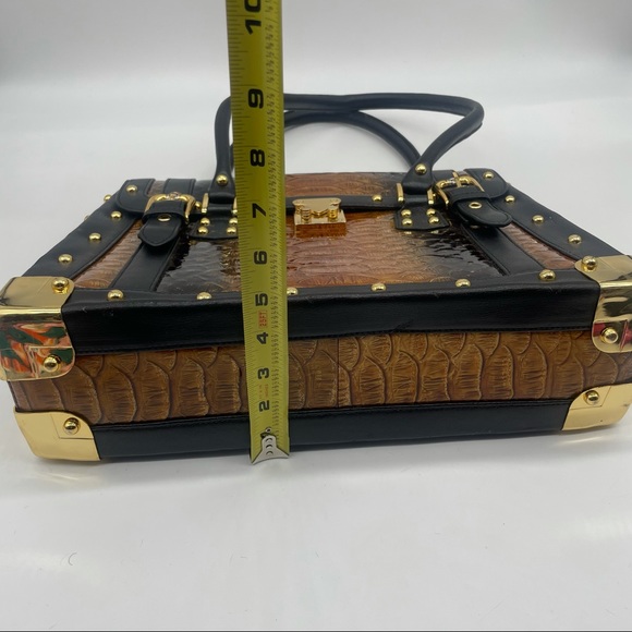 ToHE FzNd Brown  Crocodile Design Satchel - Picture 7 of 11